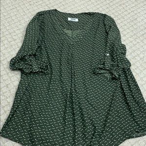 New never worn maternity top